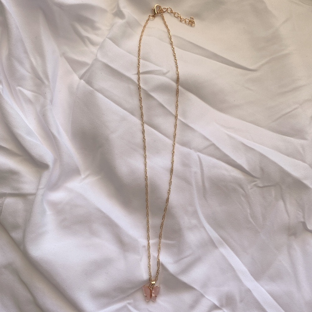 🎉HP🎉 💕4/$20 LIGHT PINK BUTTERFLY NECKLACE - Picture 4 of 6